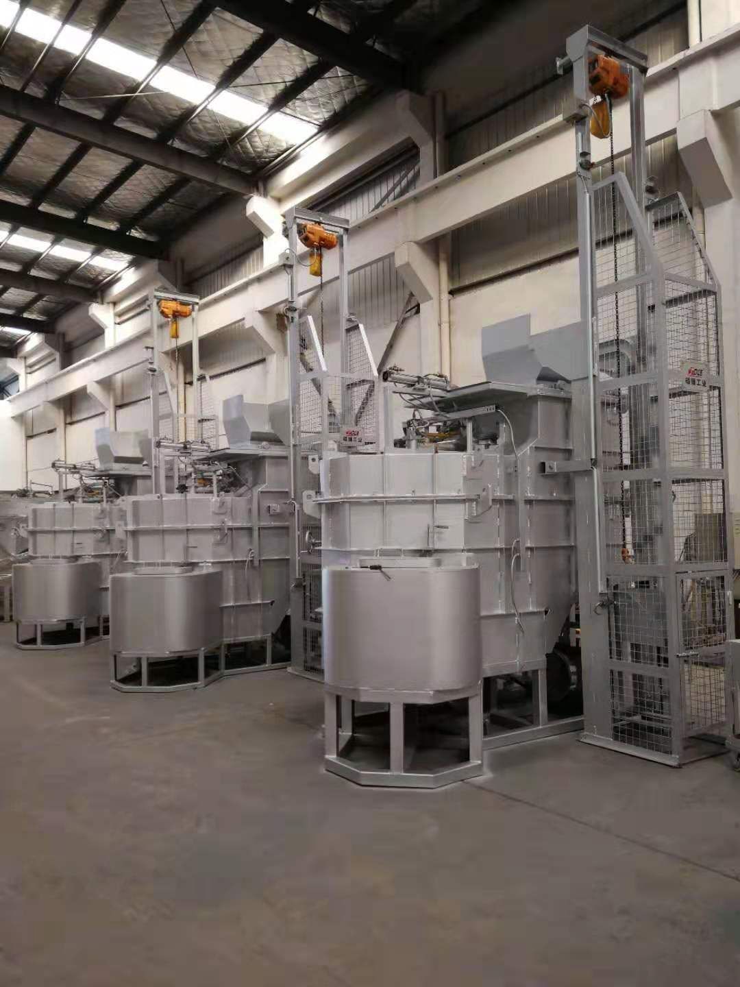壓鑄機(jī)邊爐與連續(xù)機(jī)邊保溫爐 有色金屬熔煉的核心裝備